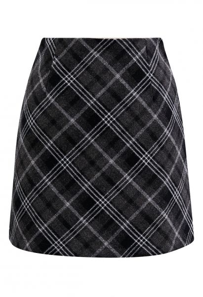 Scottish Charm Tartan Mini Skirt in Black