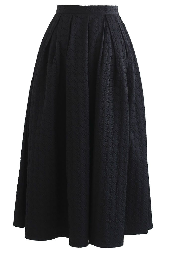 Houndstooth Embossed Pleated Skirt in Black