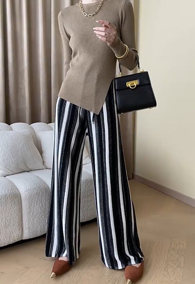 Stripe Pattern Straight-Leg Knit Pants in Black