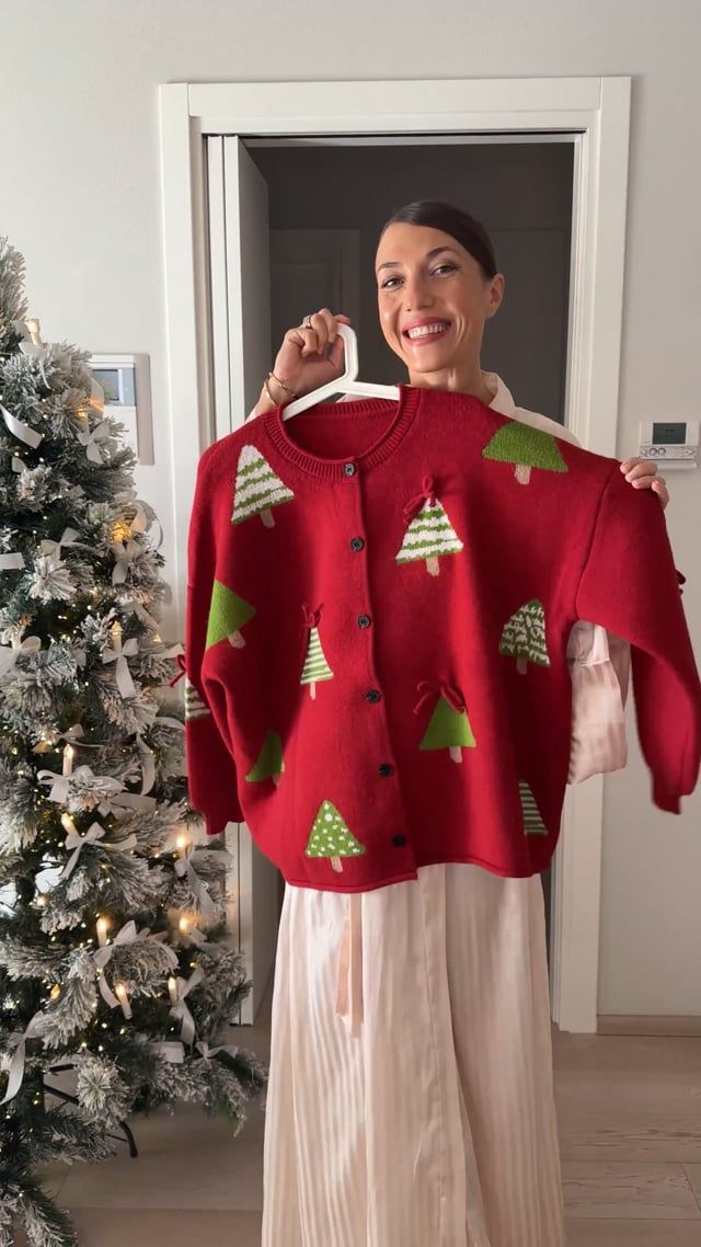 Cutie 3D Bowknot Christmas Tree Buttoned Knit Cardigan in Red