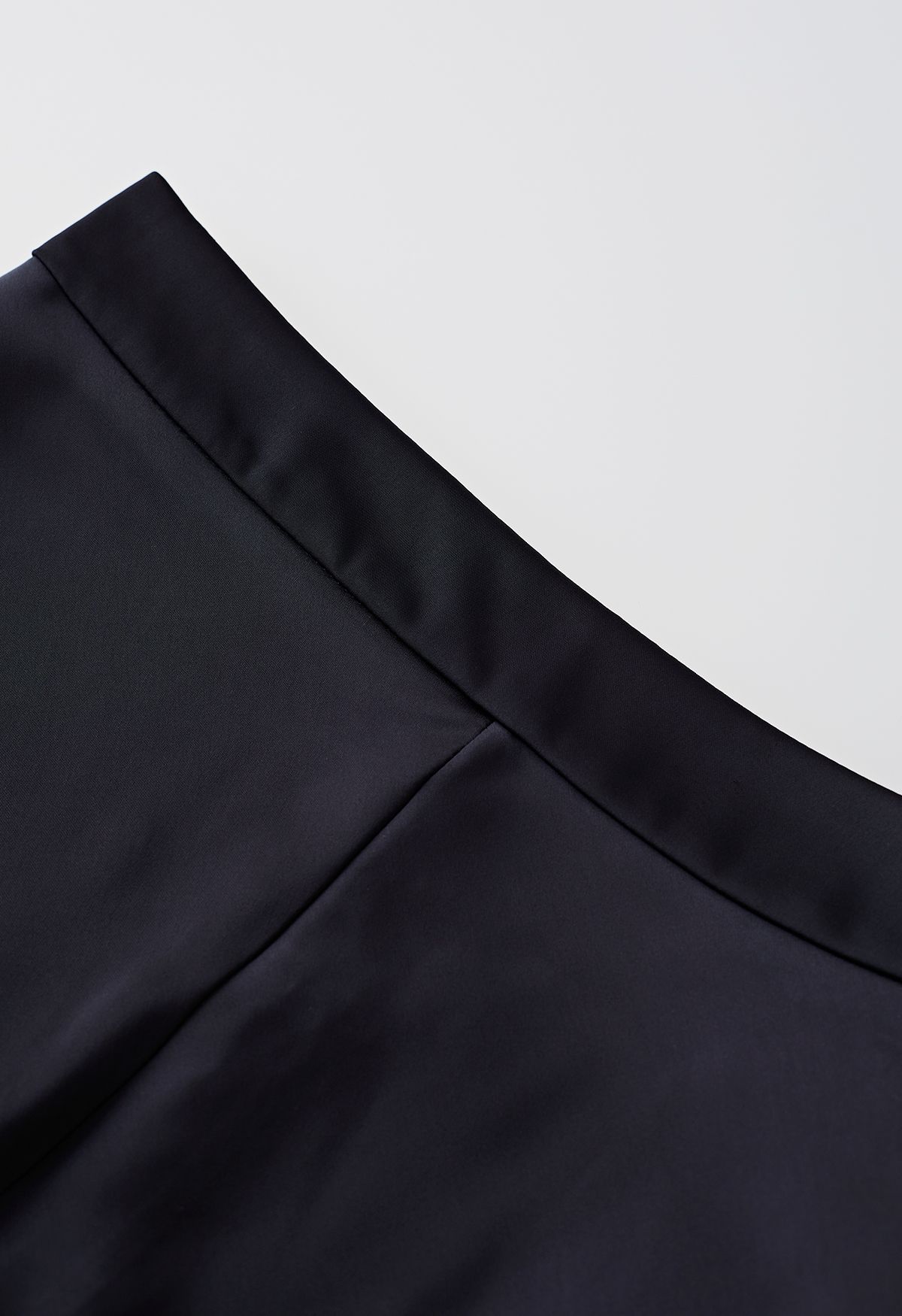 Middle Seam Smooth Satin Drape Maxi Skirt in Black