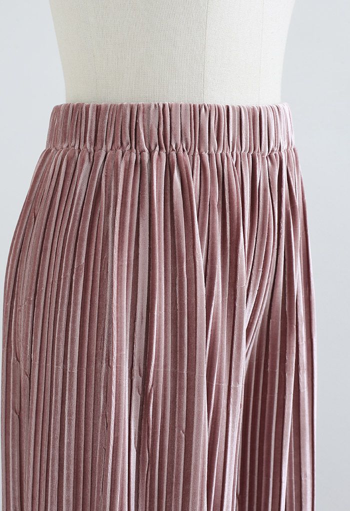 Wide-Leg Pleated Velvet Pants in Pink