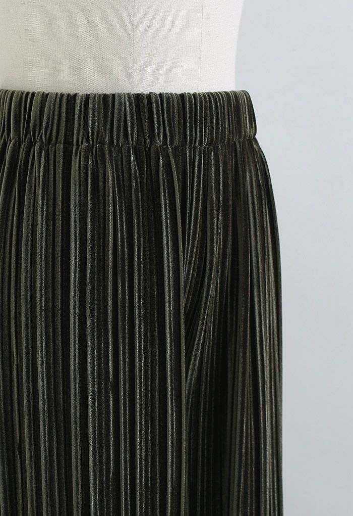 Wide-Leg Pleated Velvet Pants in Moss Green