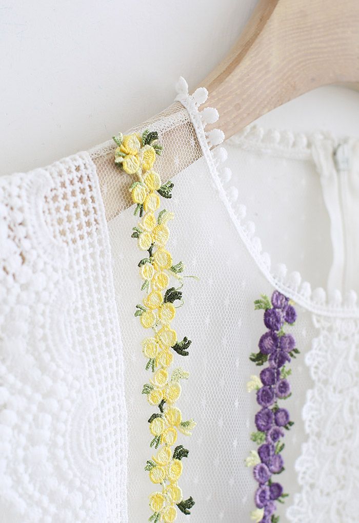 Contrast Floret Crochet Lace Sleeveless Top in White