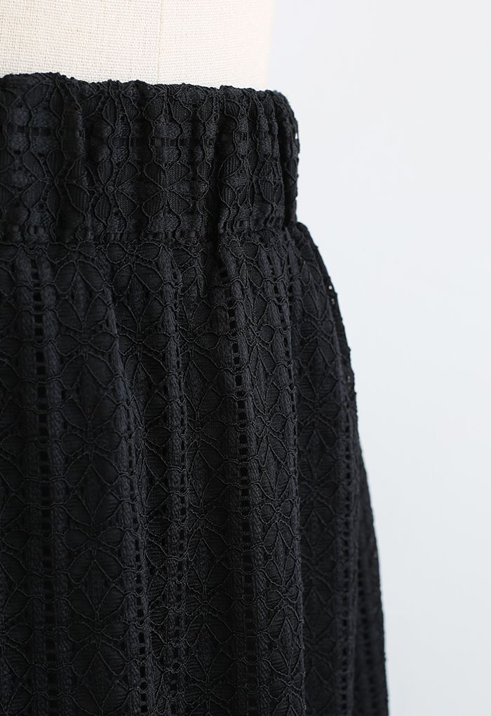 Soft Floral Lace Midi Skirt in Black