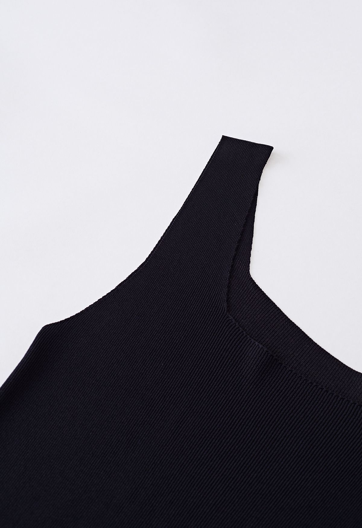 Raw-Cut Edge Knit Tank Top in Black