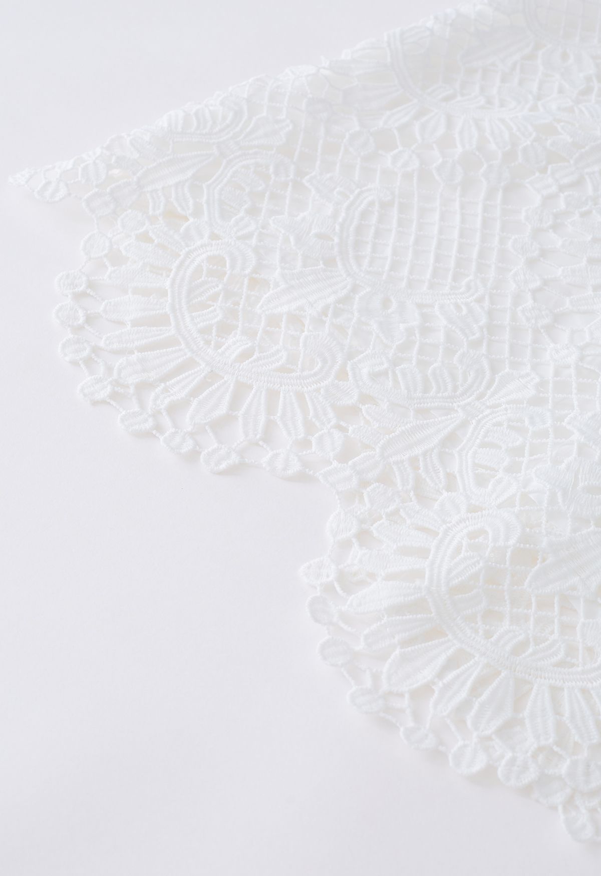 Scallop Edge Bubble Sleeve Crochet Top in White