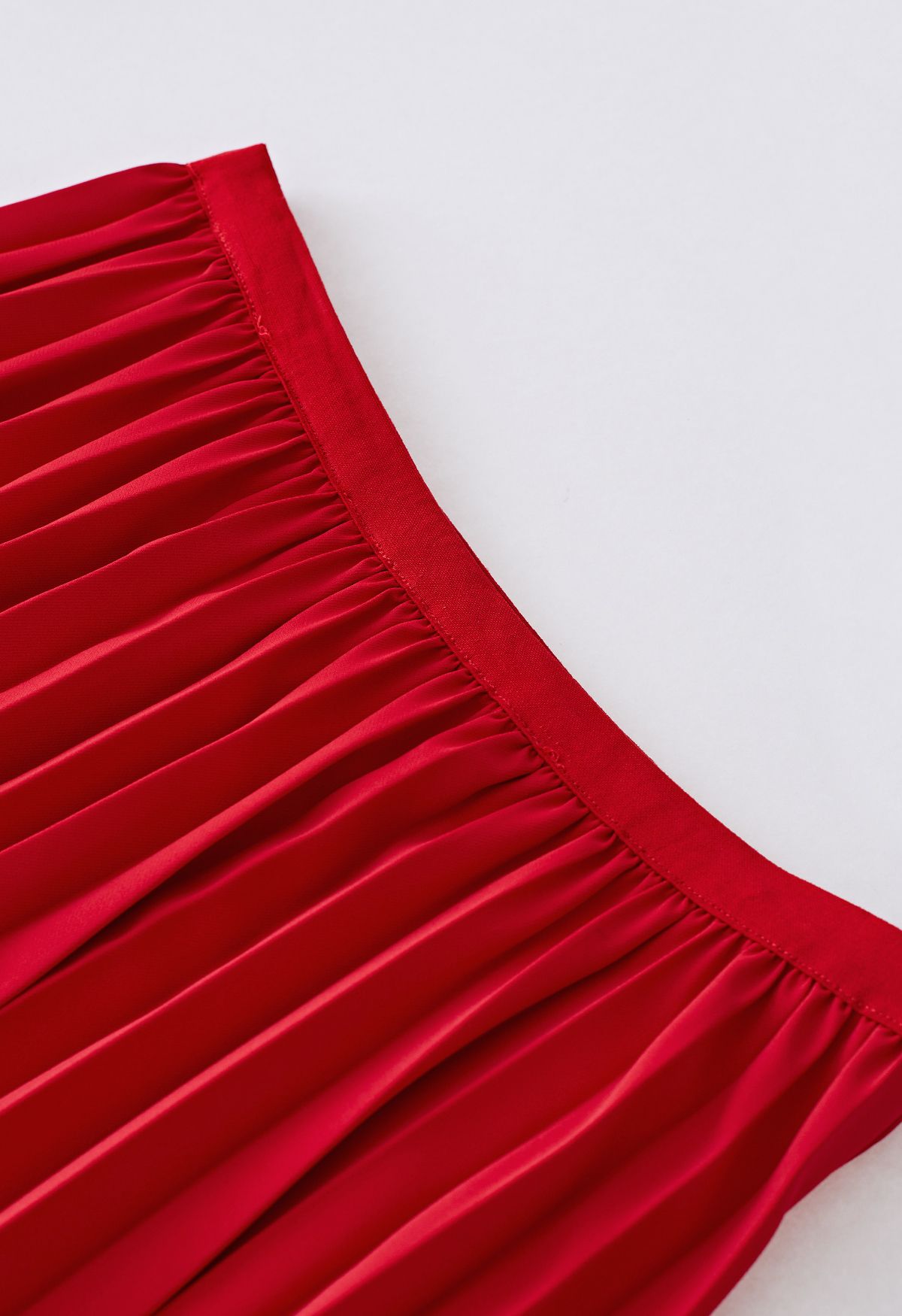 Zigzag Embossed Pleated Midi Skirt in Red