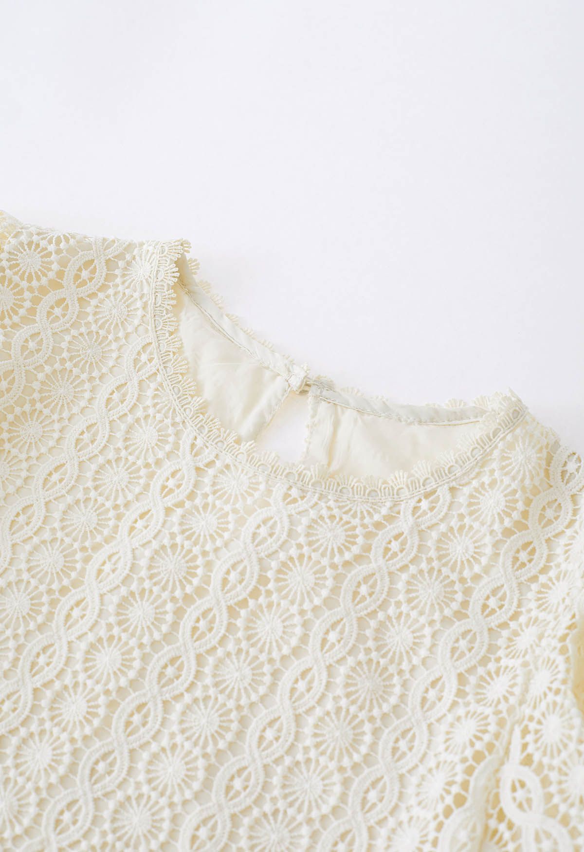 Full Crochet Bubble Short Sleeves Top in Cream