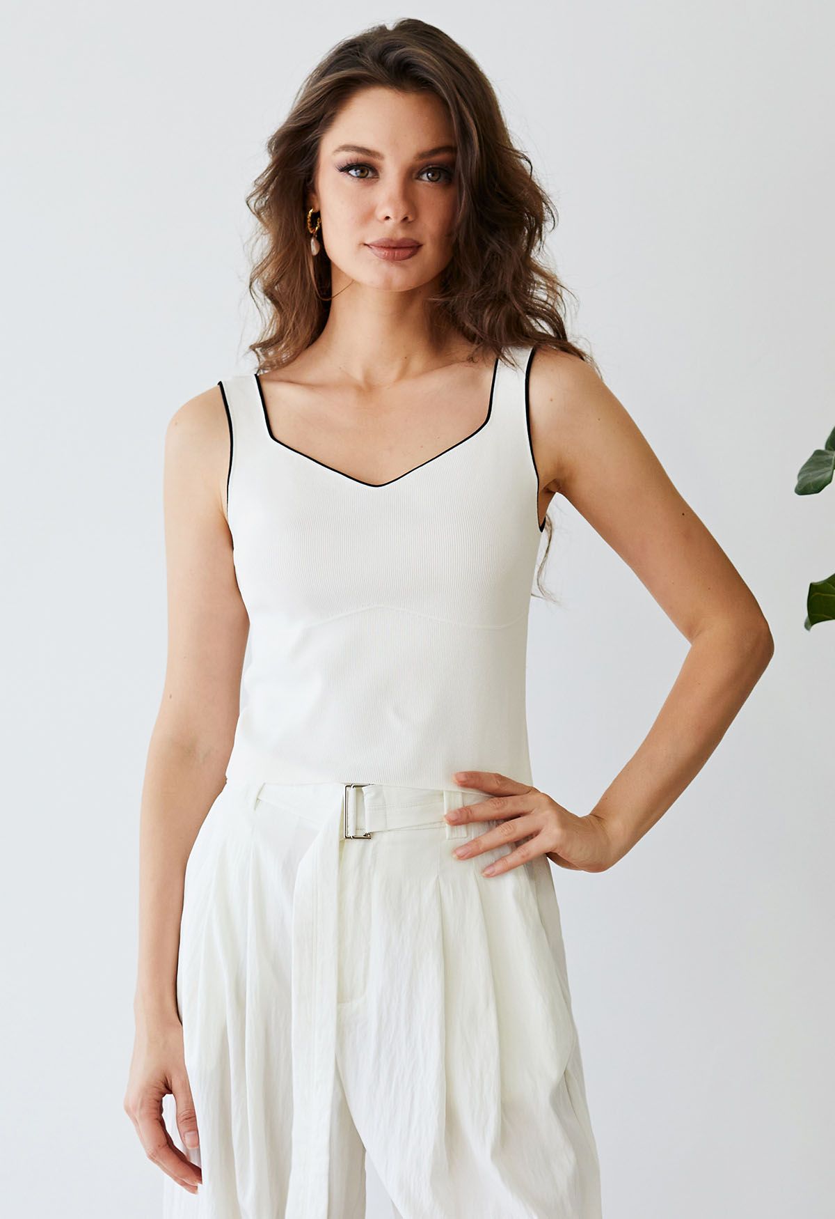 Contrast Edge Crop Tank Top in White