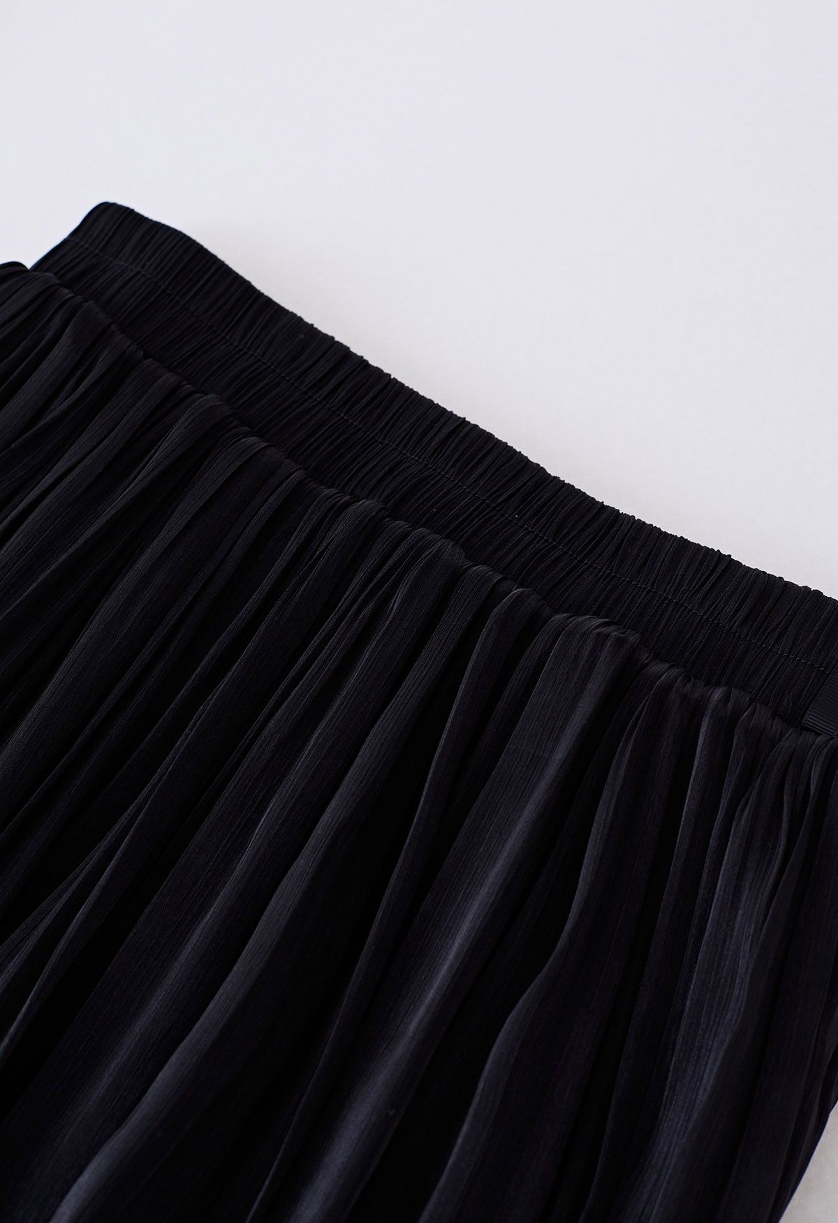 Shimmery Pleated Belt Maxi Skirt in Black