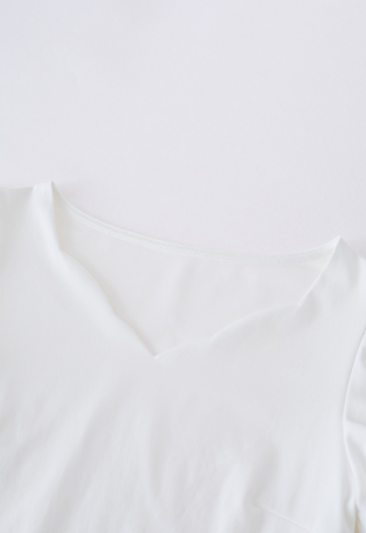 Wavy Neckline Short Bubble Sleeve Top in White