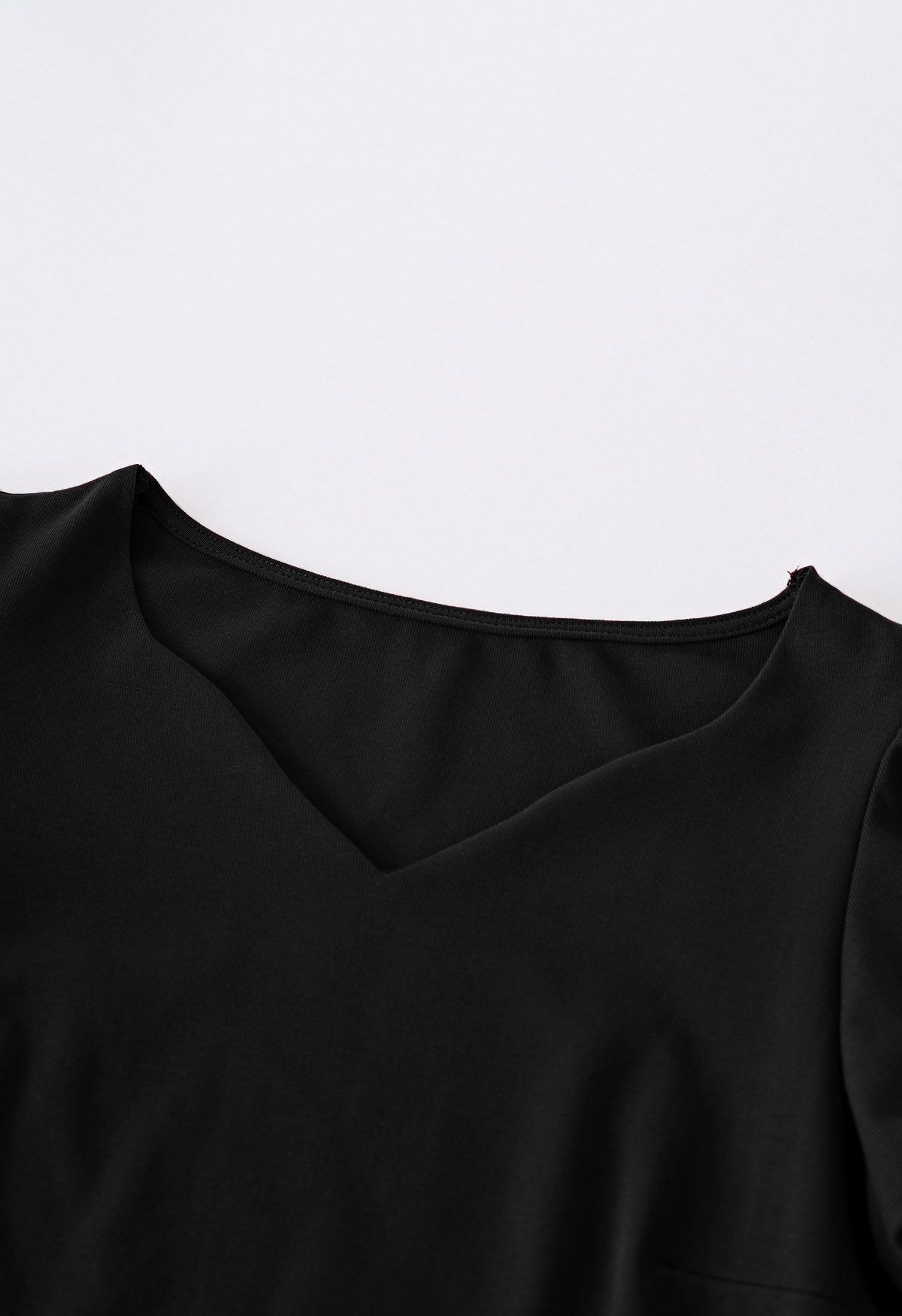 Wavy Neckline Short Bubble Sleeve Top in Black