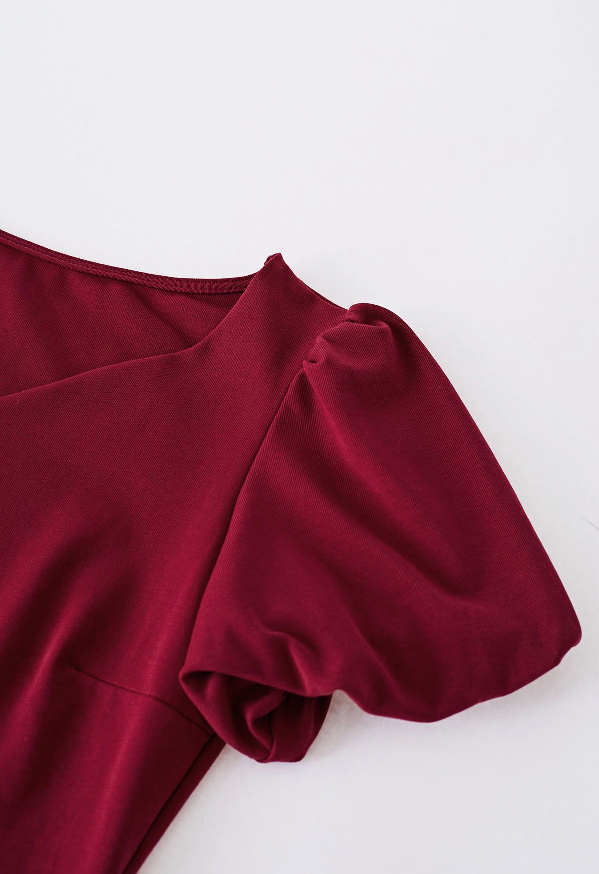 Wavy Neckline Short Bubble Sleeve Top in Red