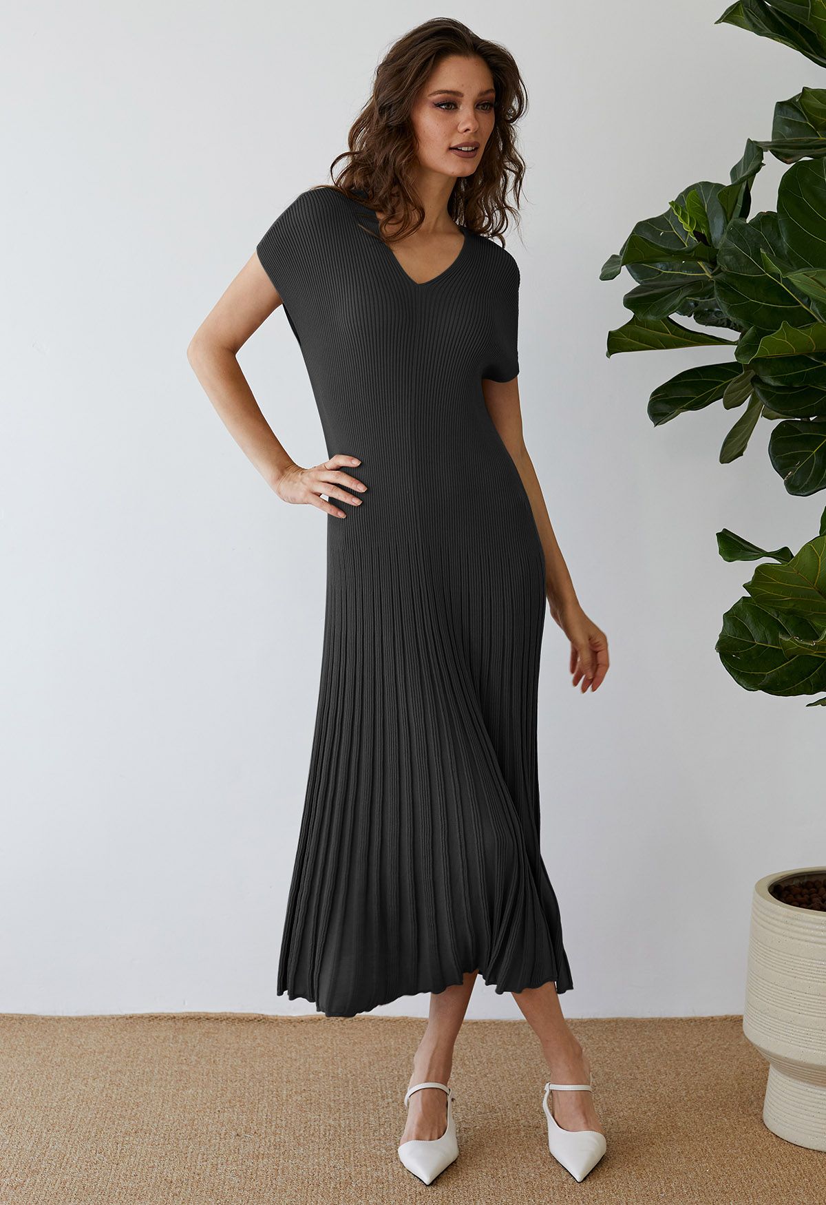 V-Neck Short-Sleeve Pleated Knit Dress in Black