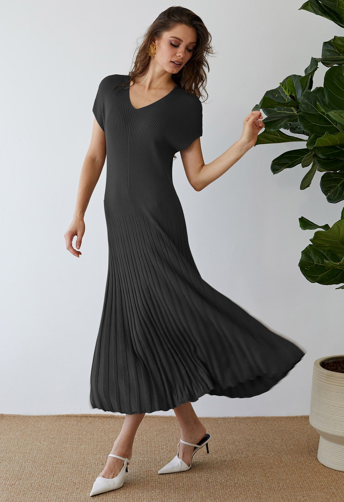 V-Neck Short-Sleeve Pleated Knit Dress in Black