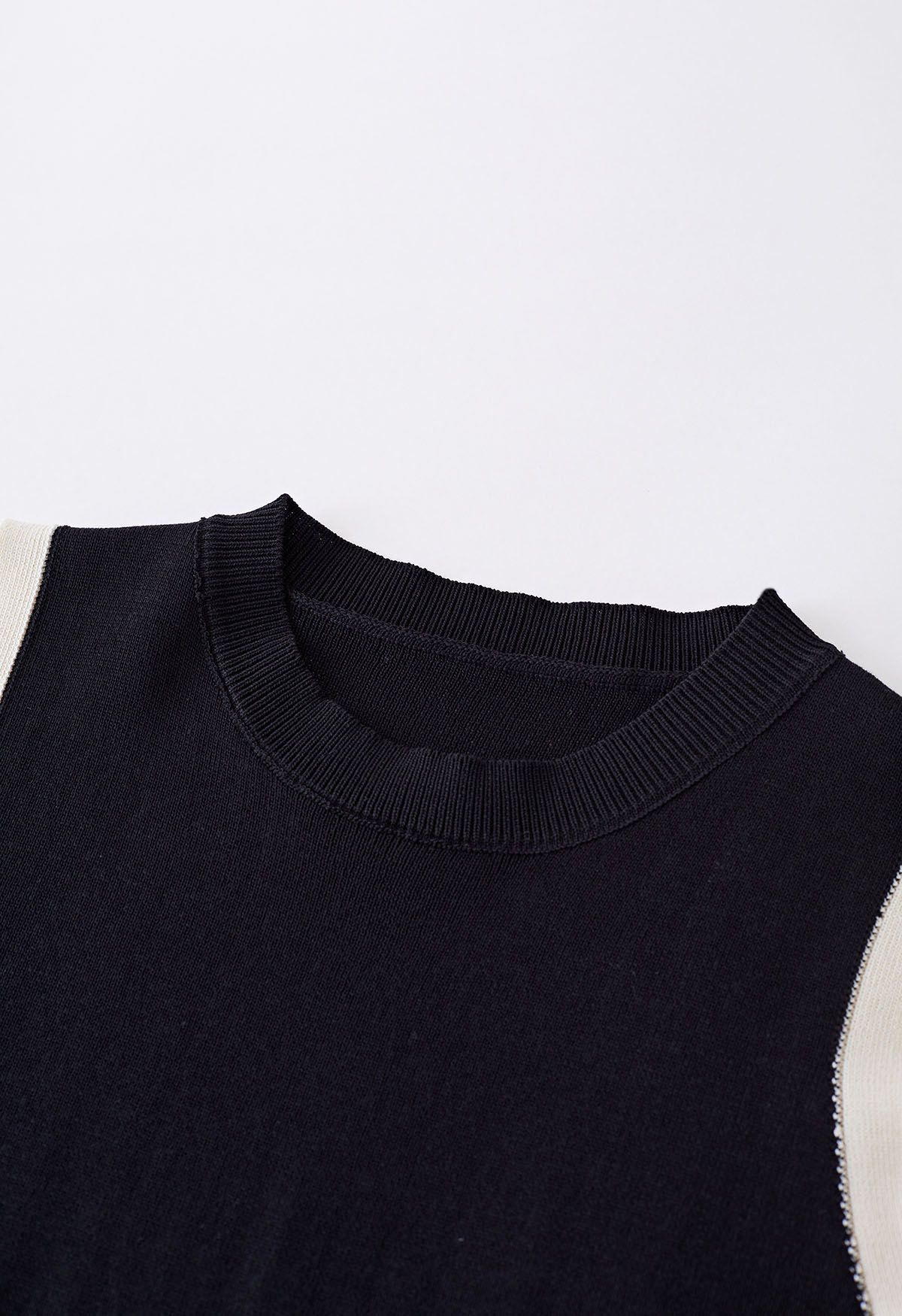 Contrast Details Knit Tank Top in Black