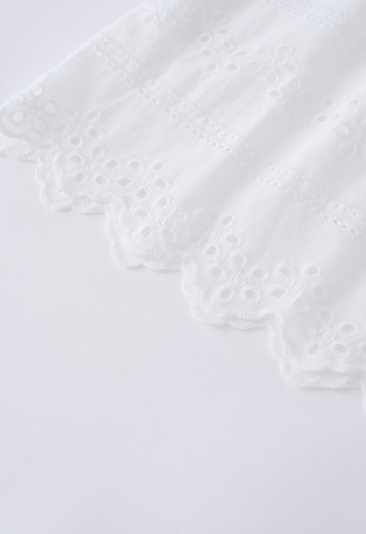 Retro Eyelet Cotton Lace Fabric with Scallop Edges Embroidery