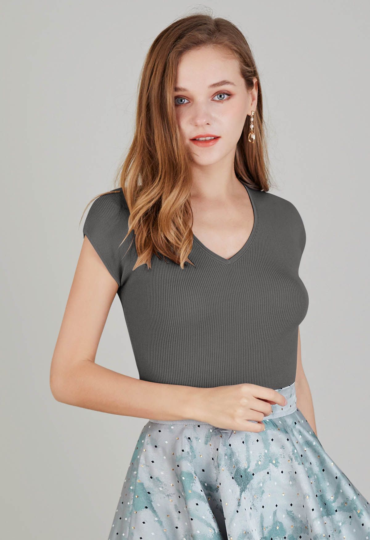 V-Neck Fitted Rib Knit Top in Smoke