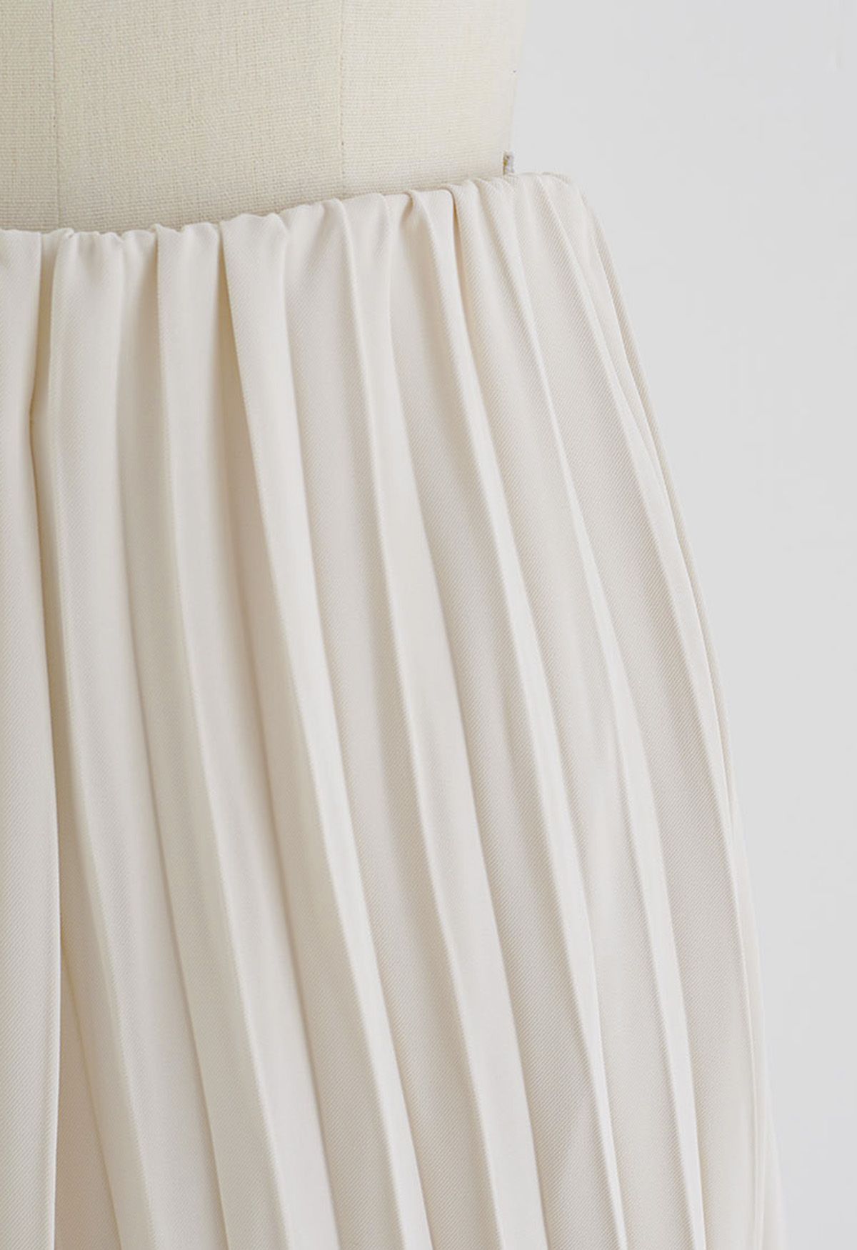 Full Pleated Wide-Leg Pants in Oatmeal