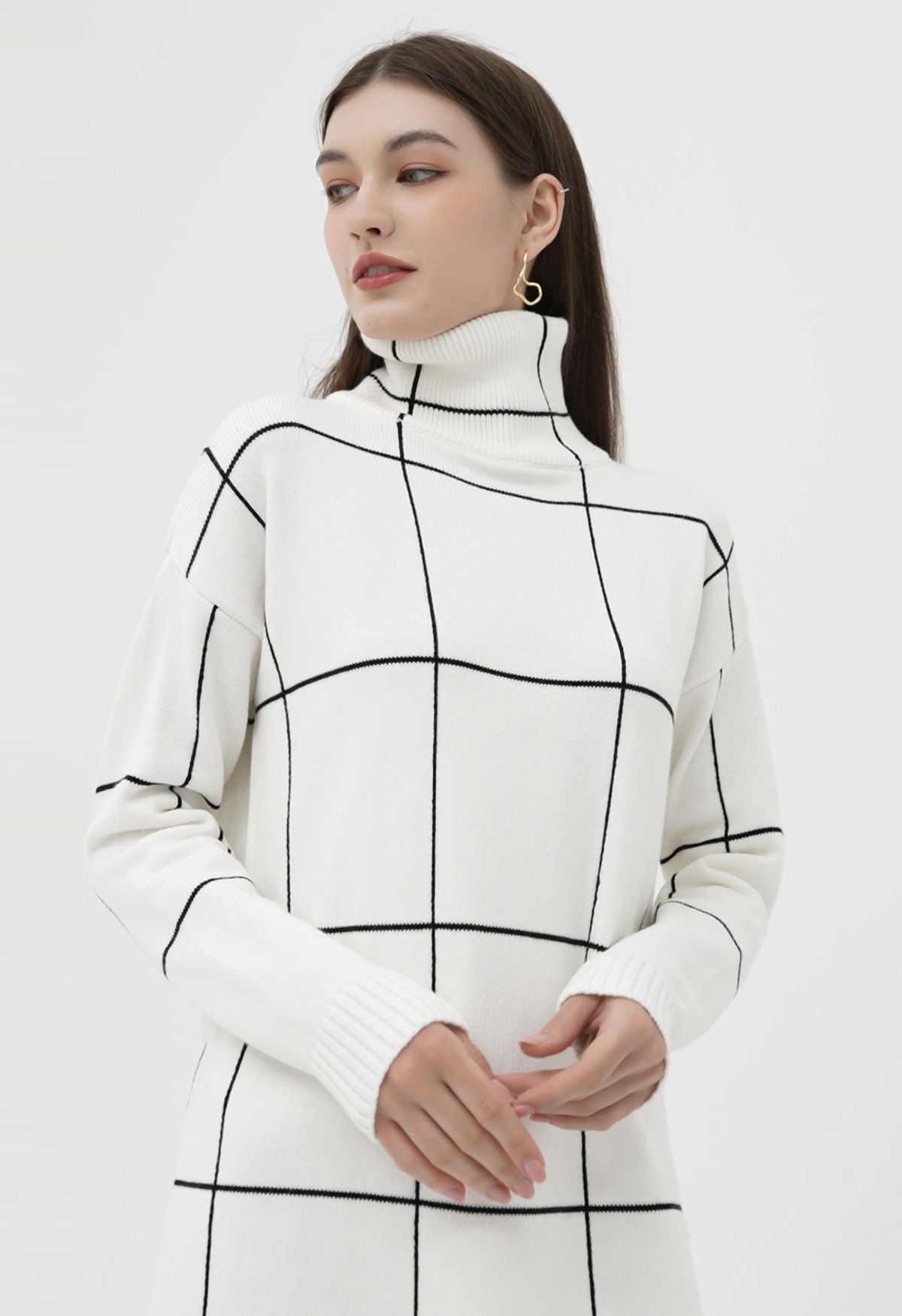 Click for outfit details //Black and white geometric turtleneck