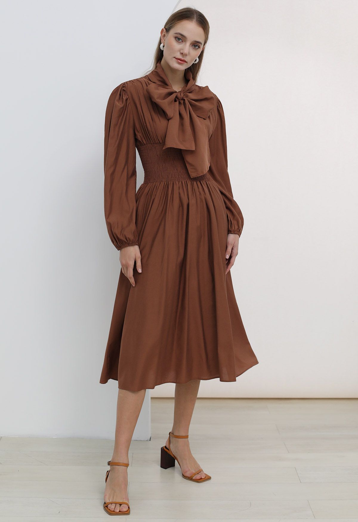 Self-Tie Bowknot Neckline Puff Sleeves Midi Dress in Rust