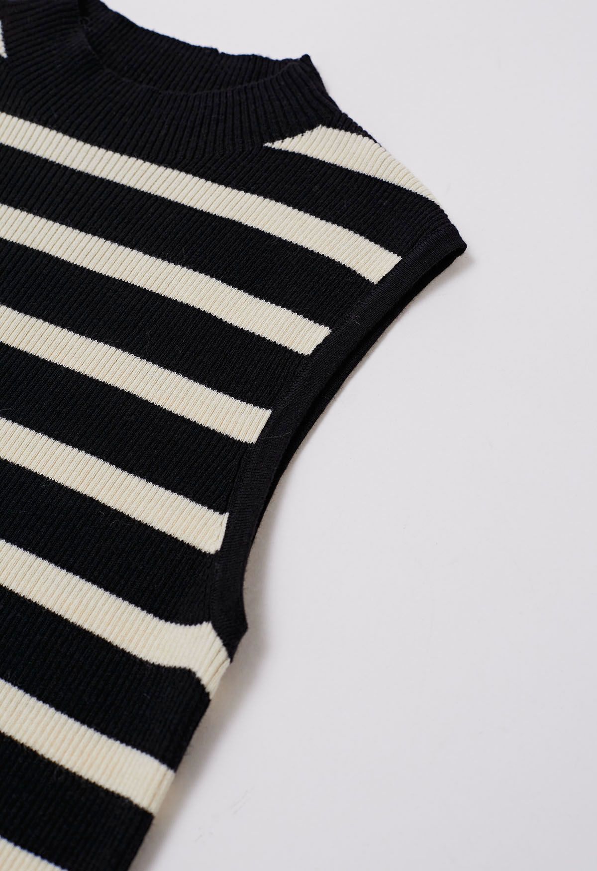 Contrast Stripe Sleeveless Knit Top in Black