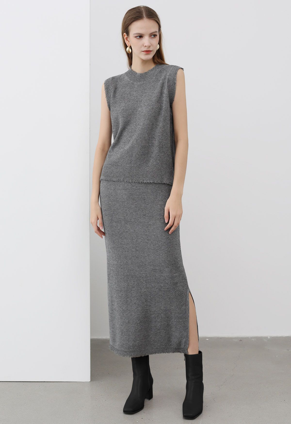 Frayed Edge Sleeveless Knit Top in Grey