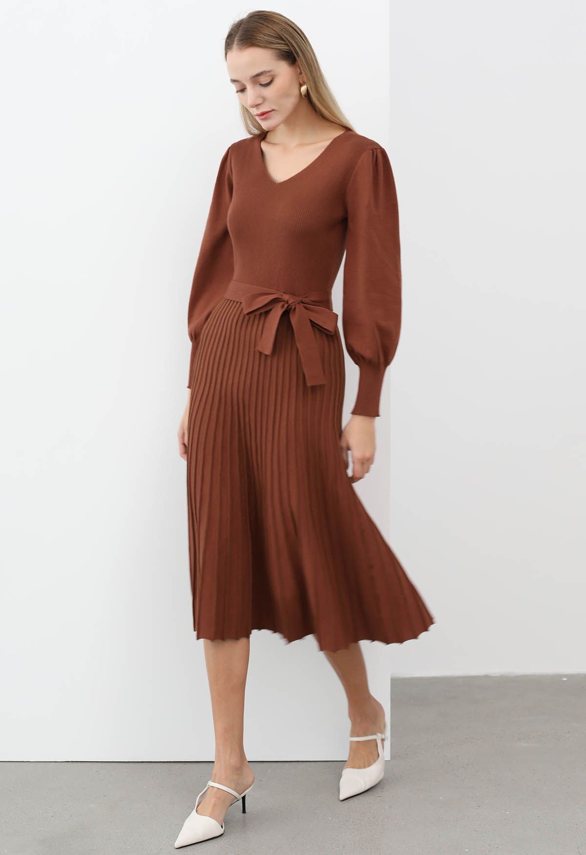 Captivating V-Neck Tie Waist Pleated Knit Dress in Caramel