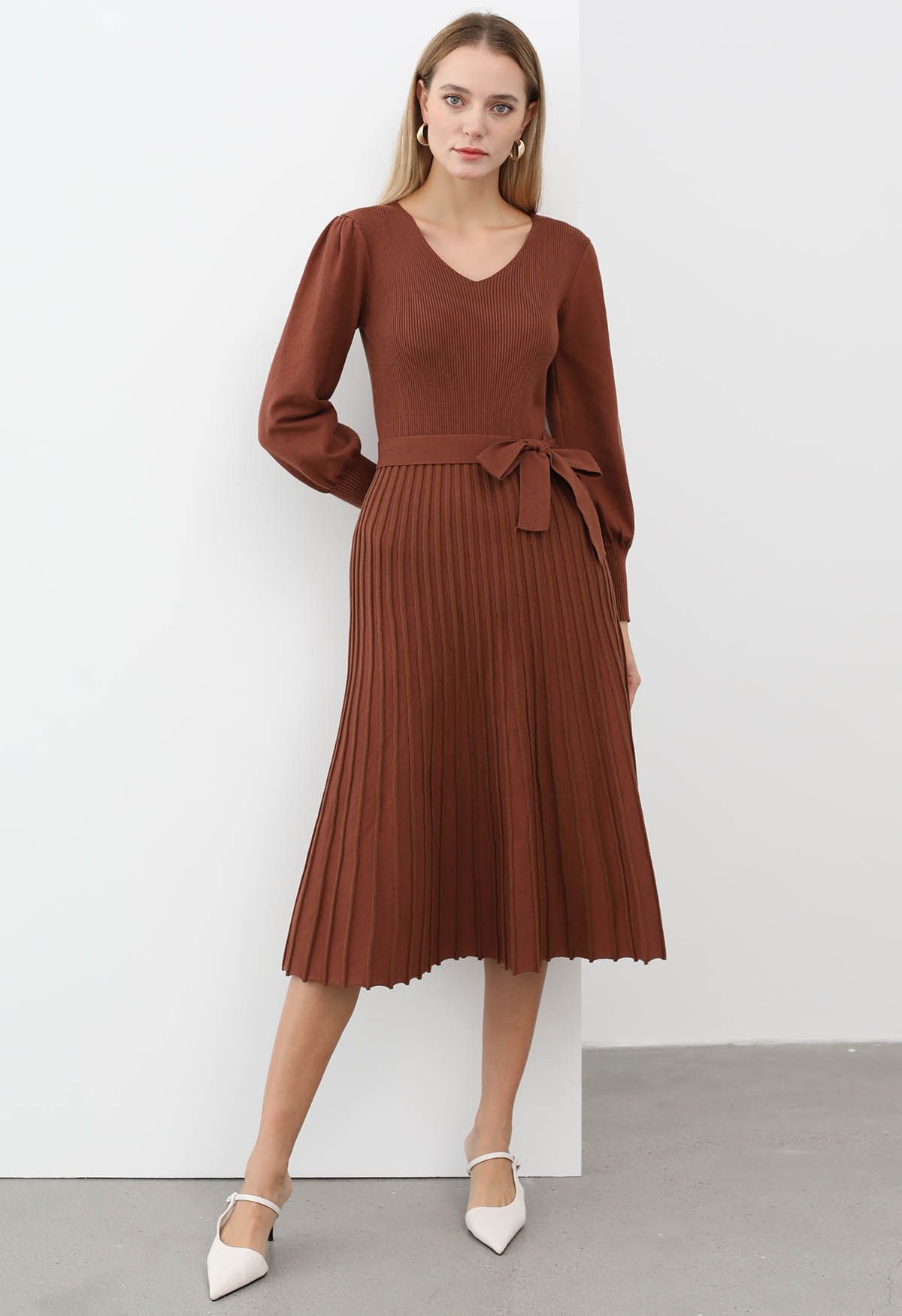 Captivating V-Neck Tie Waist Pleated Knit Dress in Caramel