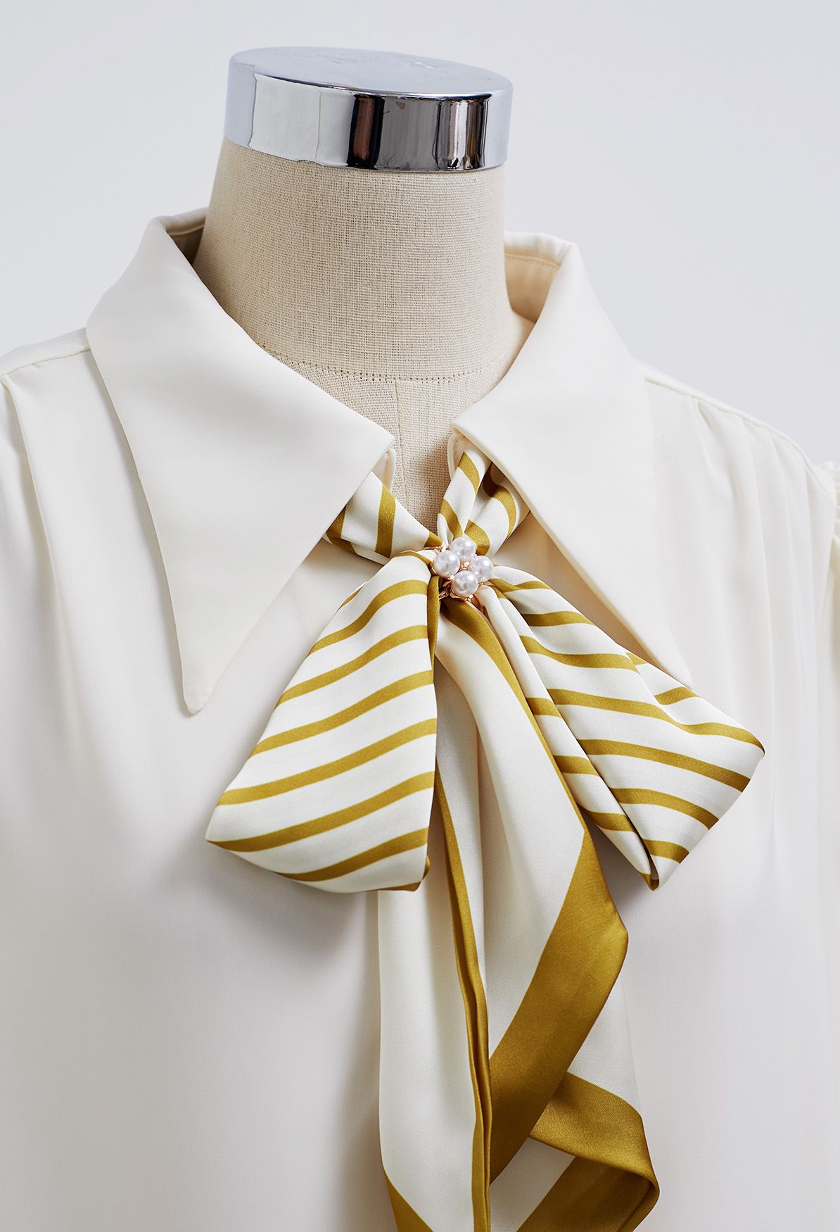 Vogue Detachable Bowknot Satin Shirt in Cream