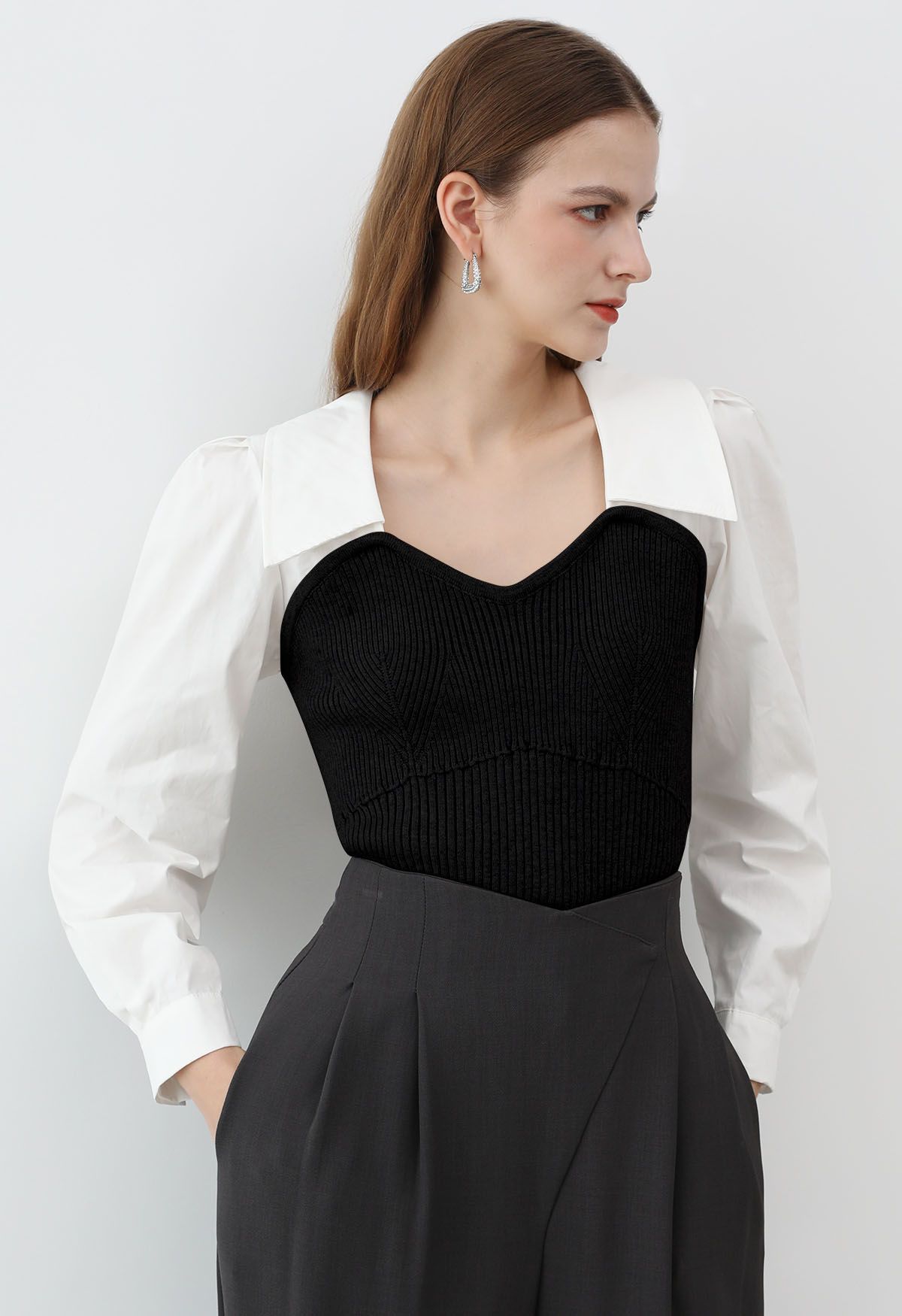 Trendsetting Collared Spliced Knit Top in Black