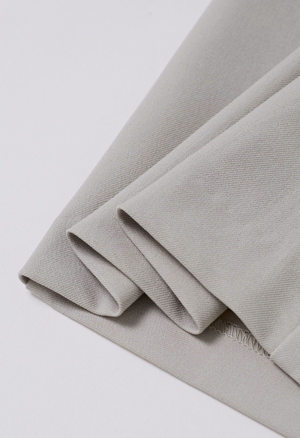 Gentle Pleats Side Pockets Straight-Leg Pants in Ivory