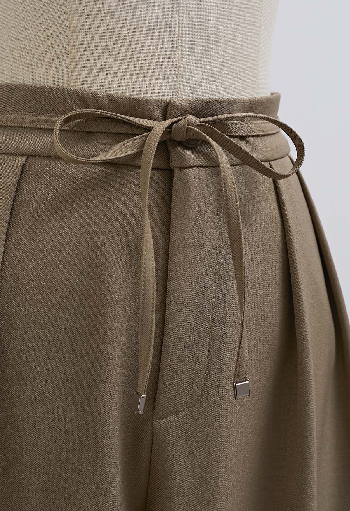 Gentle Pleats Side Pockets Straight-Leg Pants in Khaki