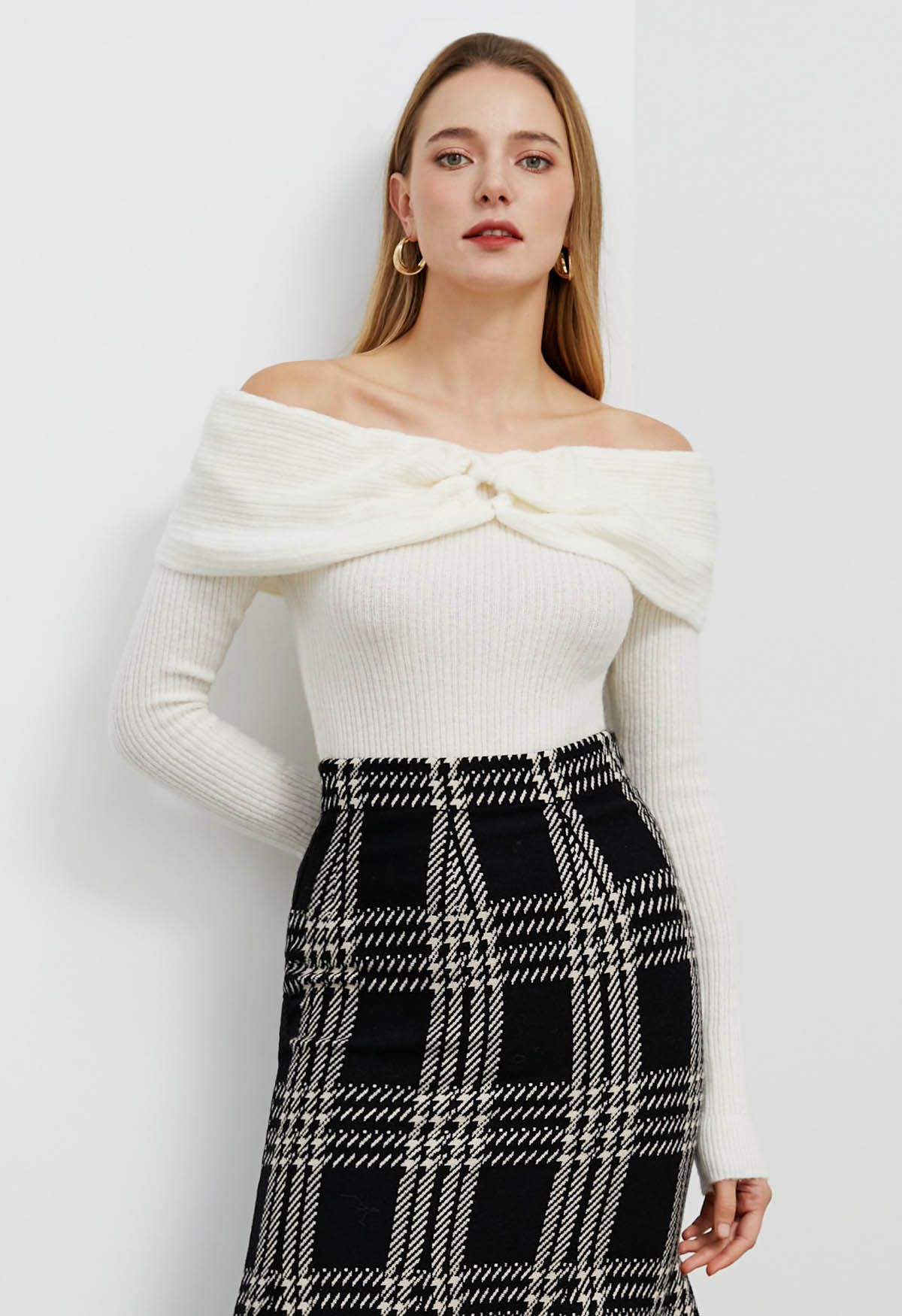 O-Ring Off-Shoulder Fitted Knit Top in Cream