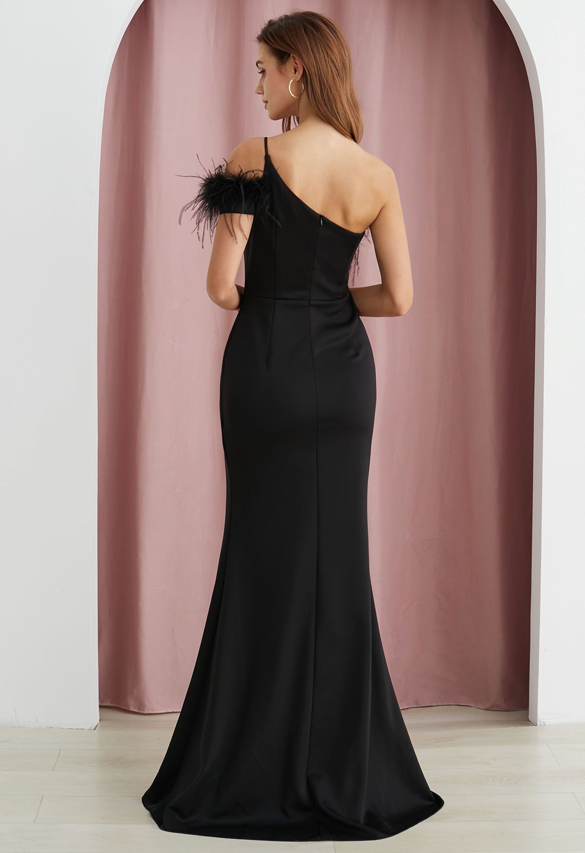 Feather Trim One-Shoulder Slit Mermaid Gown in Black