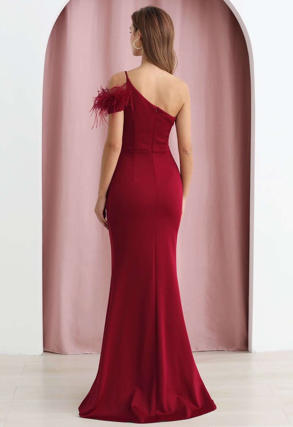 Feather Trim One-Shoulder Slit Mermaid Gown in Red