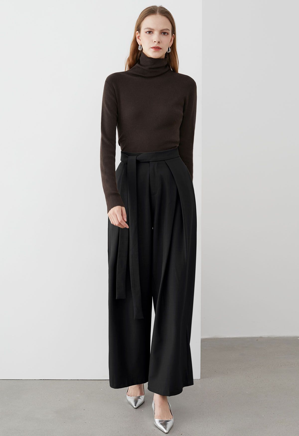 Fixed Belted Side Pockets Straight-Leg Pants in Black