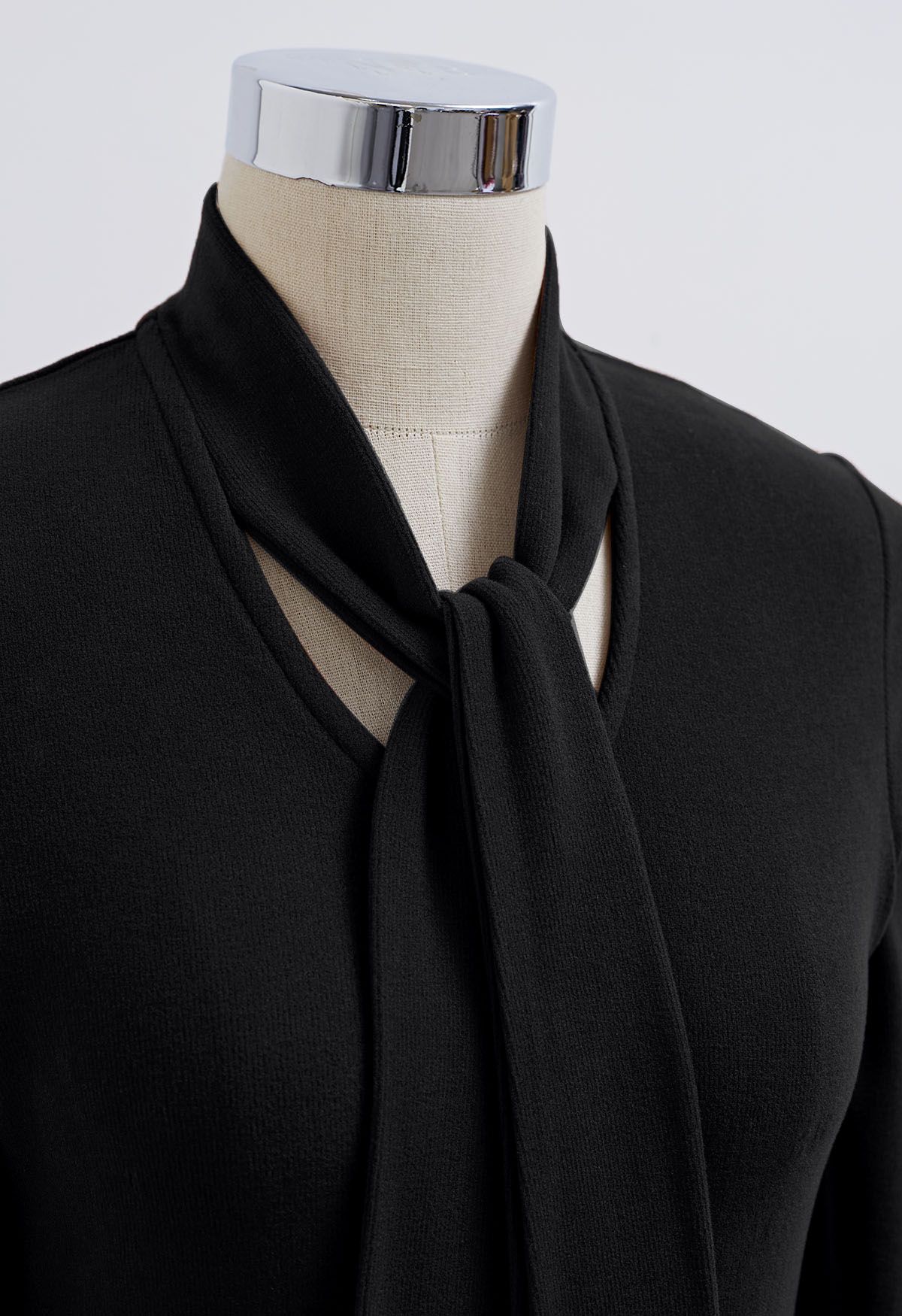 Chic Tie-Neck Soft Top in Black