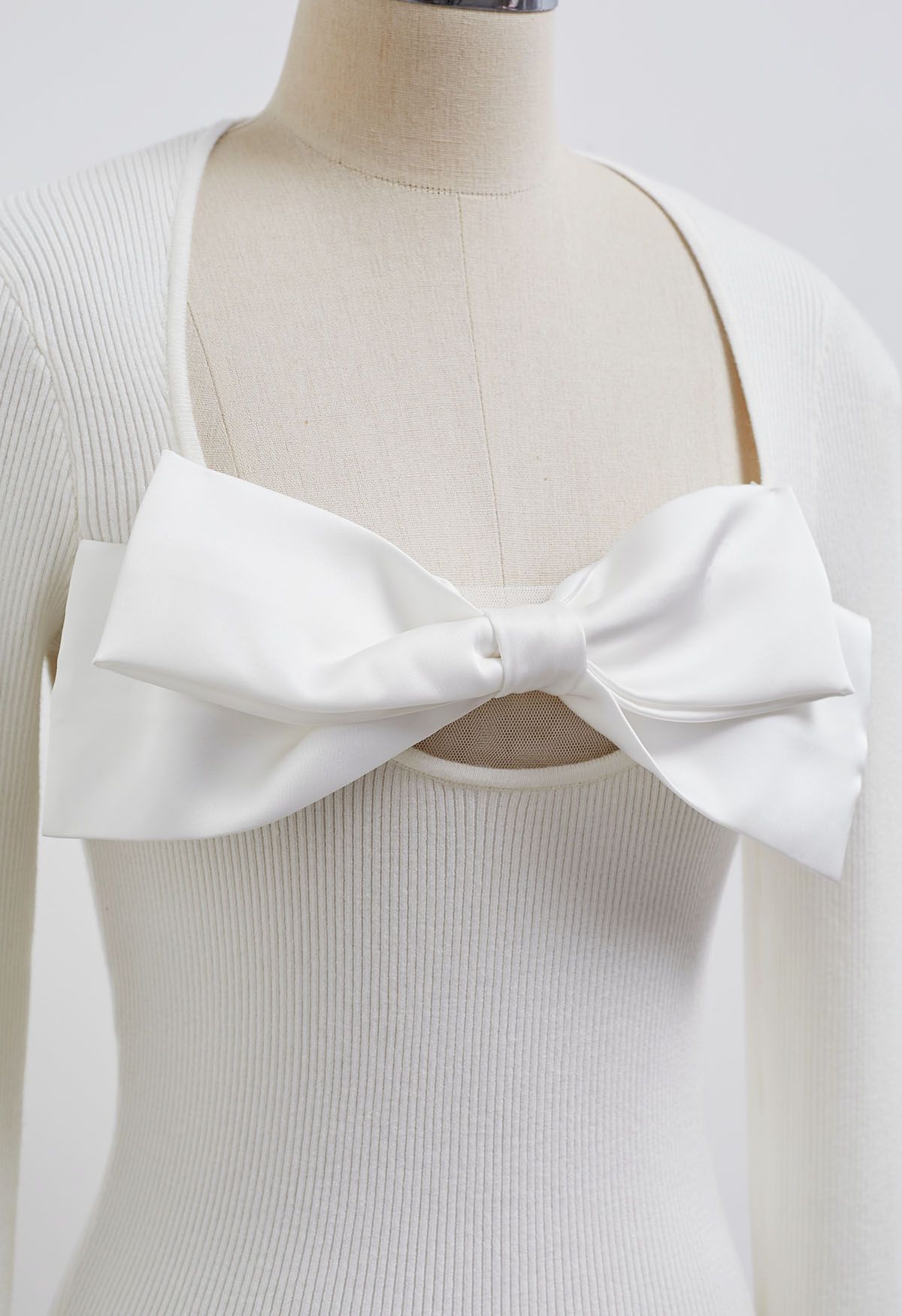 Bowknot Neckline Fitted Knit Top in White