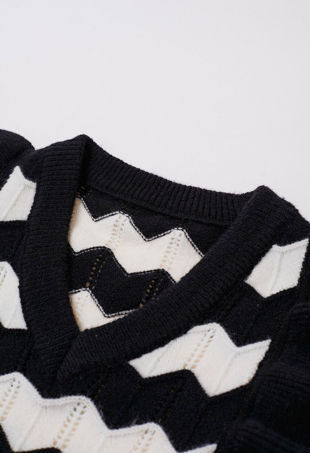 Ruffle Trim Wavy Stripe Knit Sweater in Black