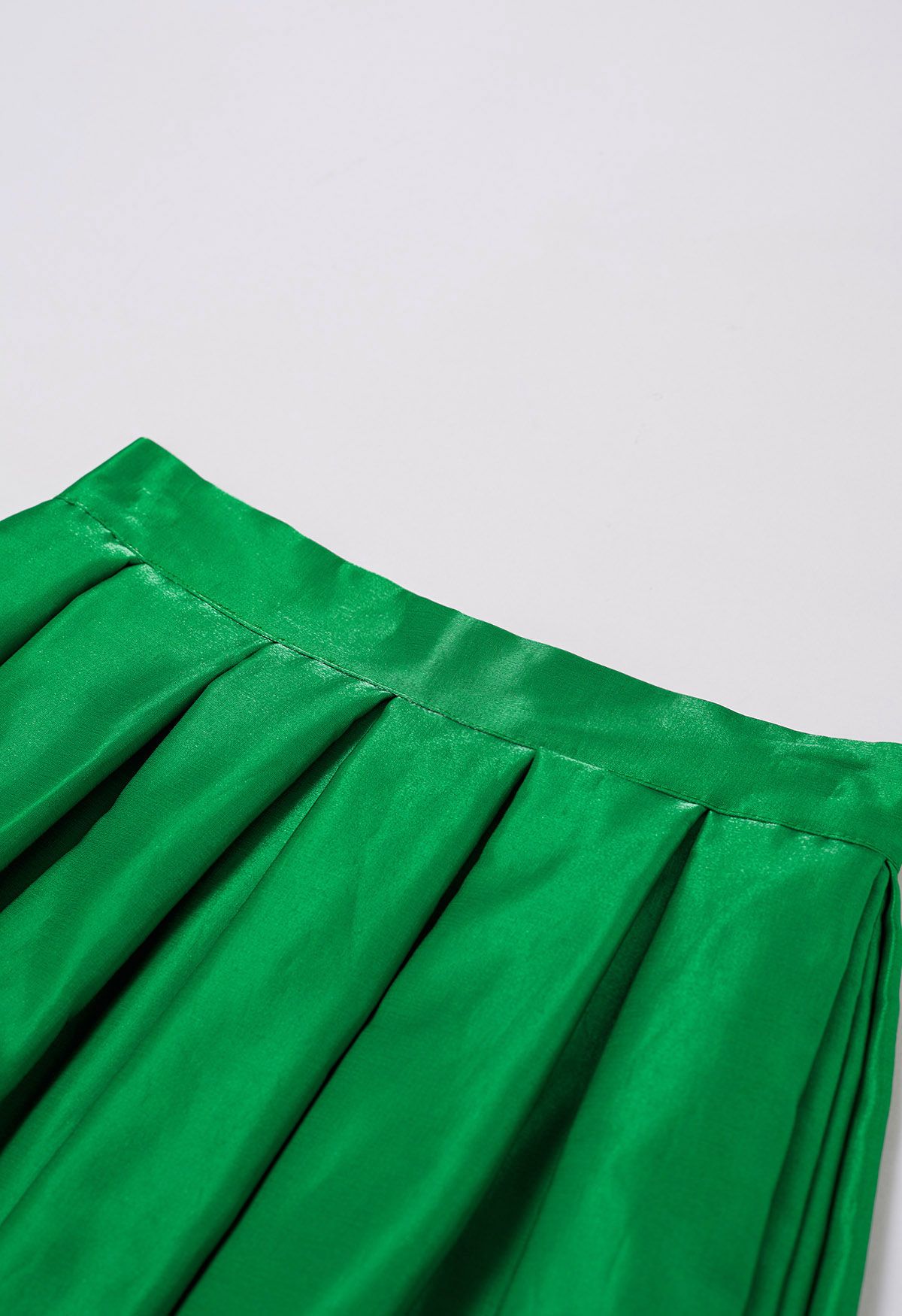 Lustrous Pleated Midi Skirt in Green