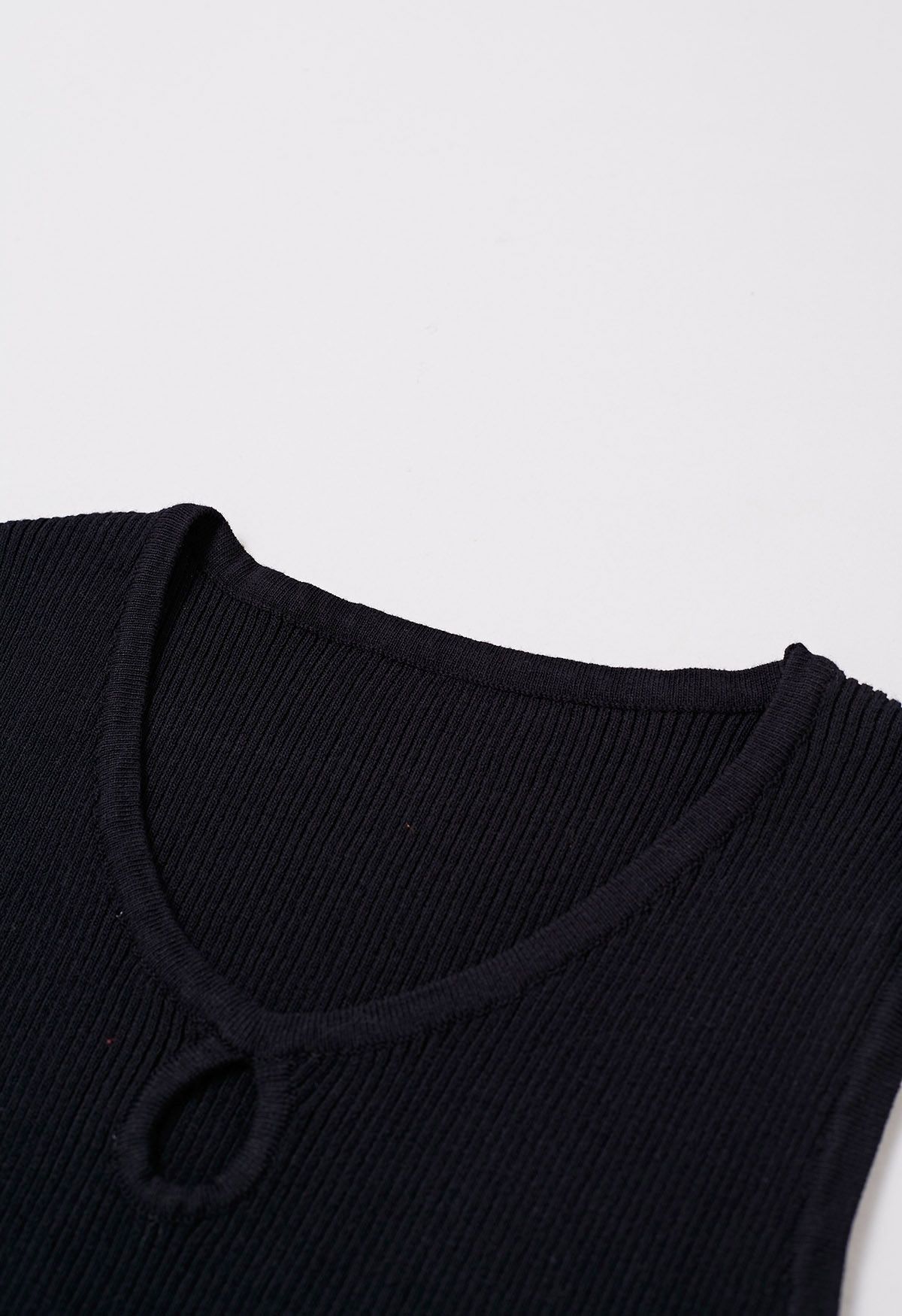 Cutout Detailing Sleeveless Knit Top in Black