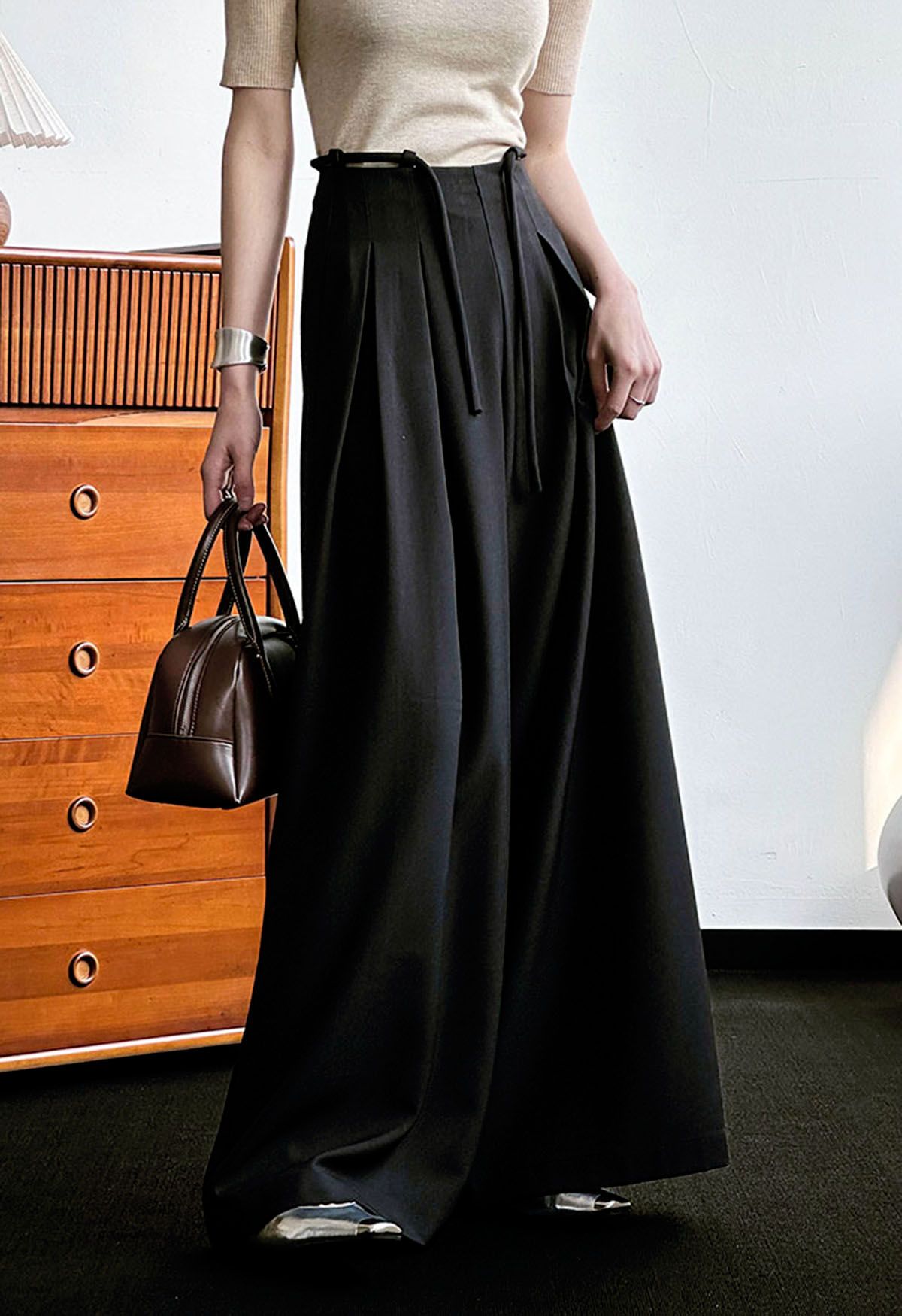 Trendy Tie-Waist Pleated Wide-Leg Pants in Black