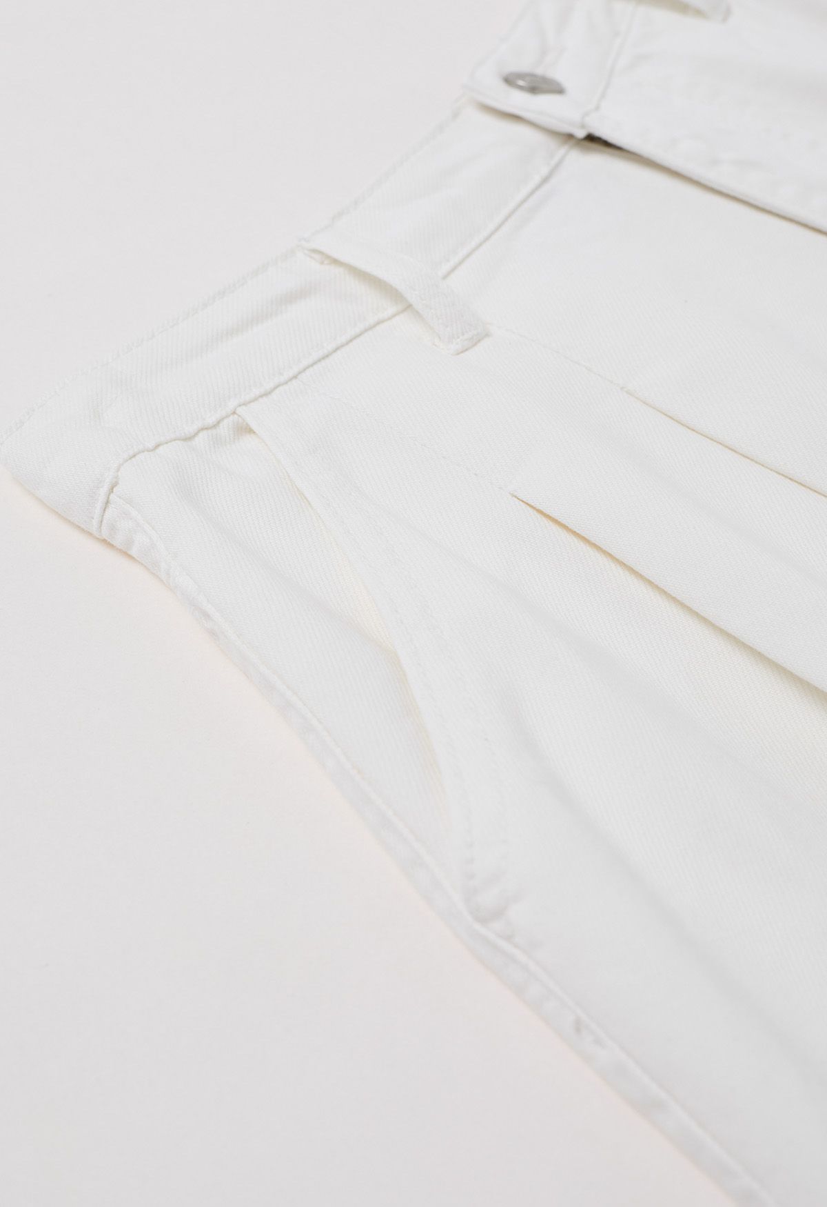 Summer Staple Pleated Belt Denim Shorts in White