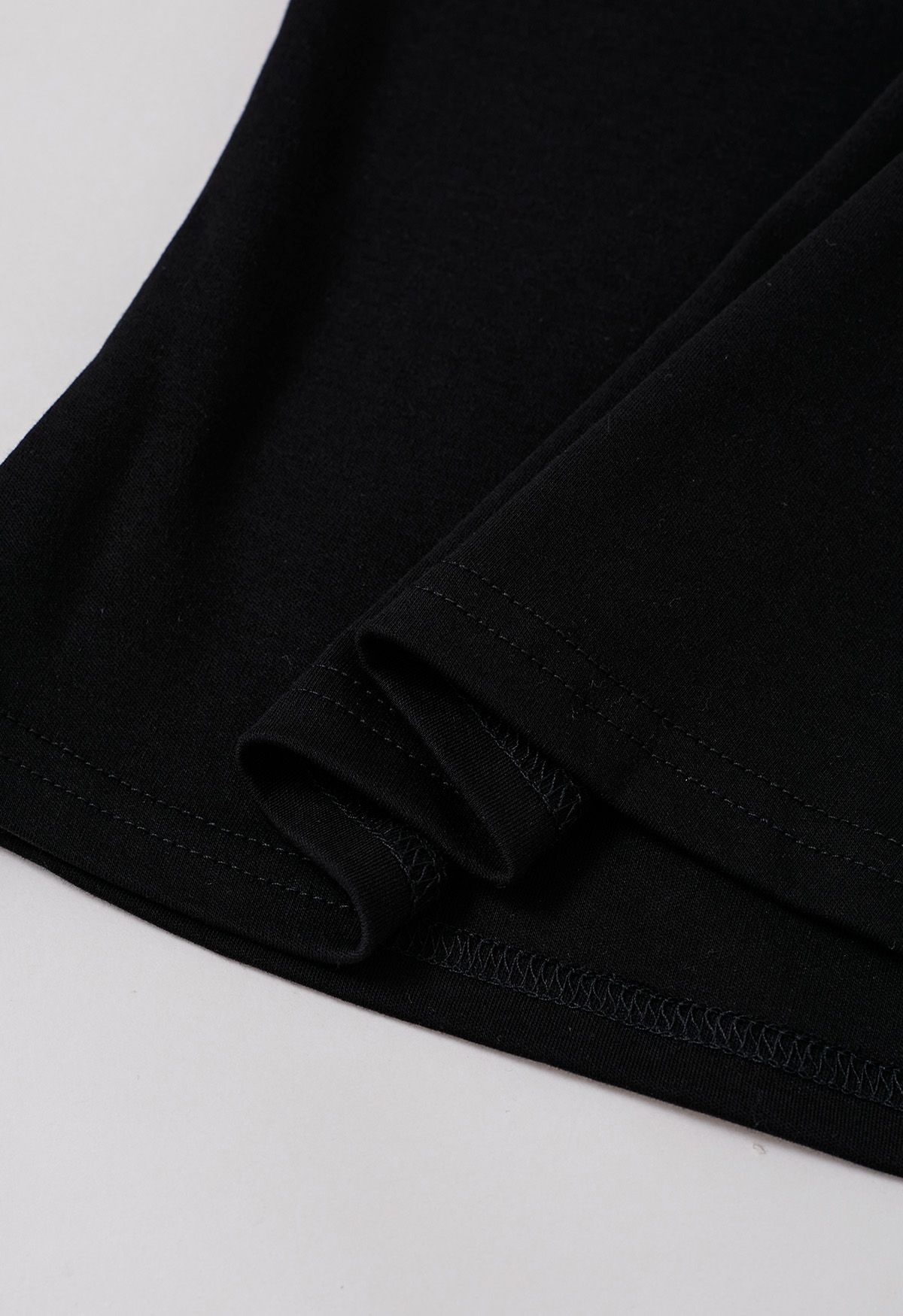 Scalloped V-Neck Short Sleeve T-Shirt in Black