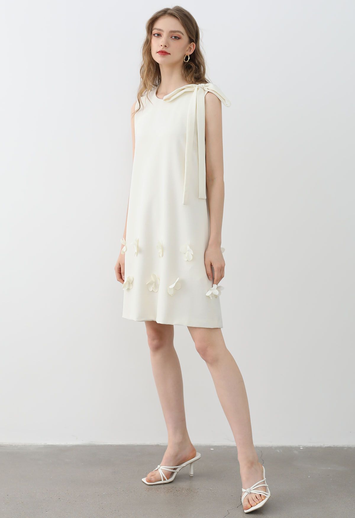 Flower Applique Bowknot Sleeveless Dress in Ivory