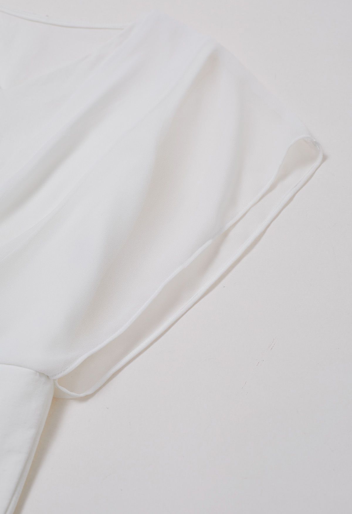 Flowy Chiffon Spliced V-Neck Crop Top in White