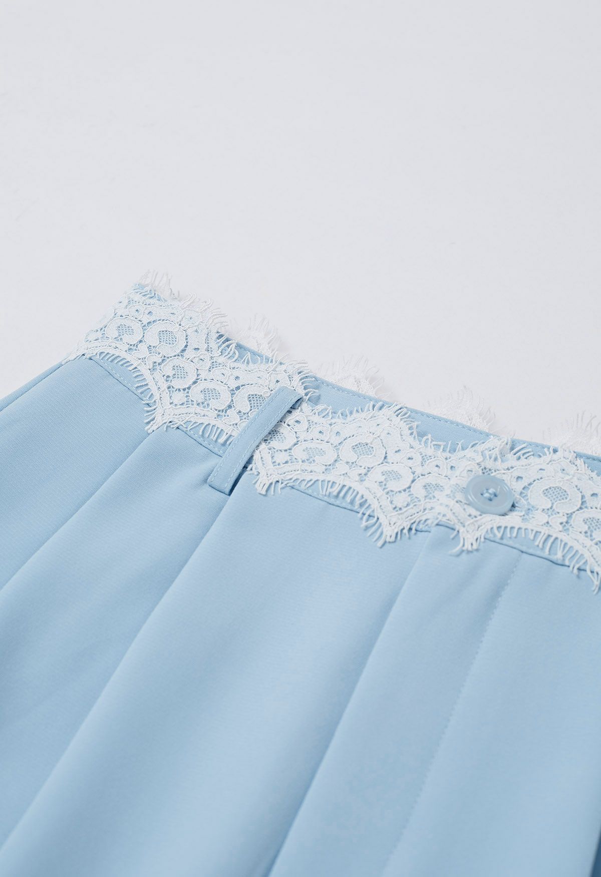 Lacy Waist Pleated Straight-Leg Pants in Blue