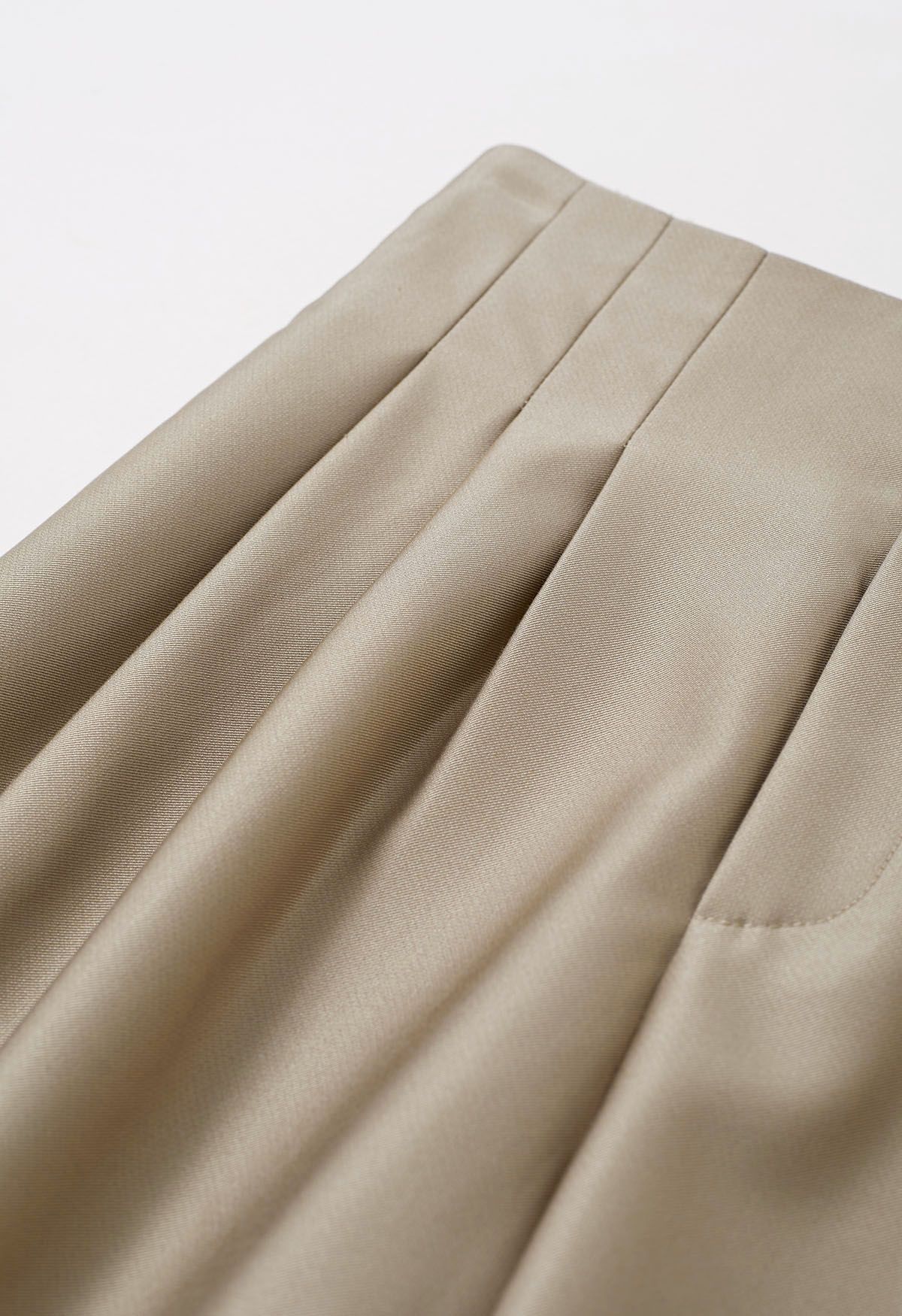 Polished Pleat Detail Straight-Leg Pants in Khaki